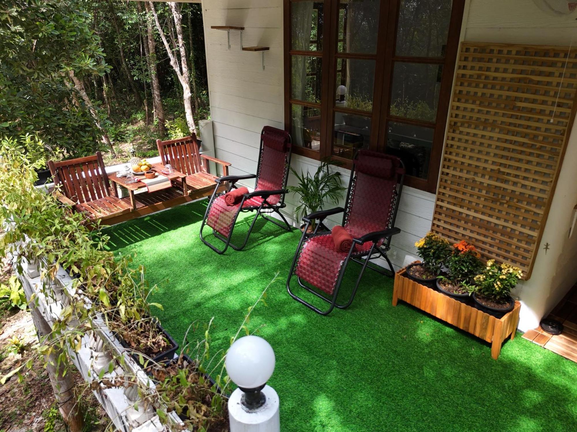 Kood Life Hotel Ko Kut Exterior photo
