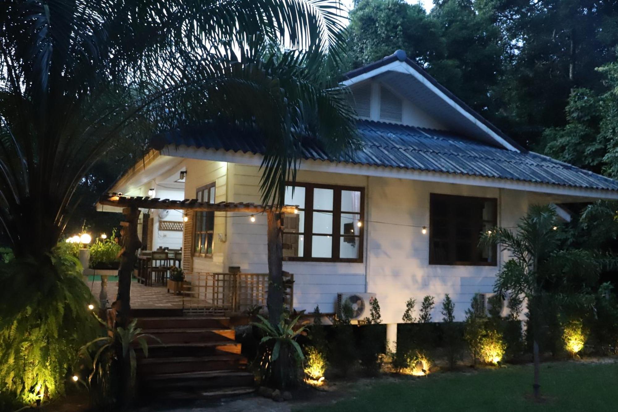 Kood Life Hotel Ko Kut Exterior photo