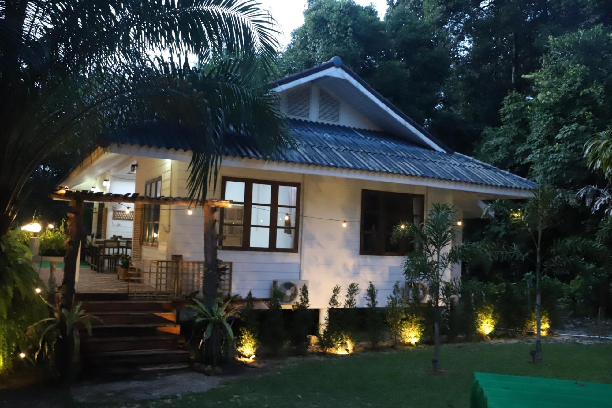 Kood Life Hotel Ko Kut Exterior photo