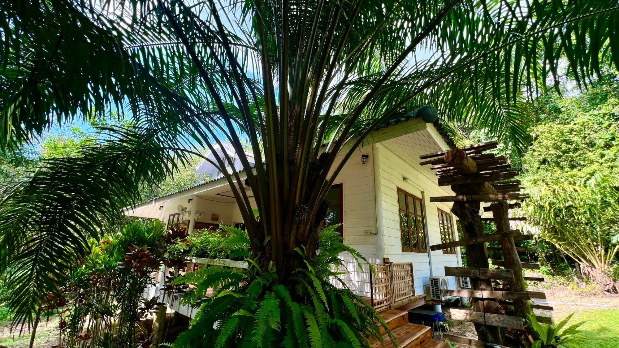 Kood Life Hotel Ko Kut Exterior photo