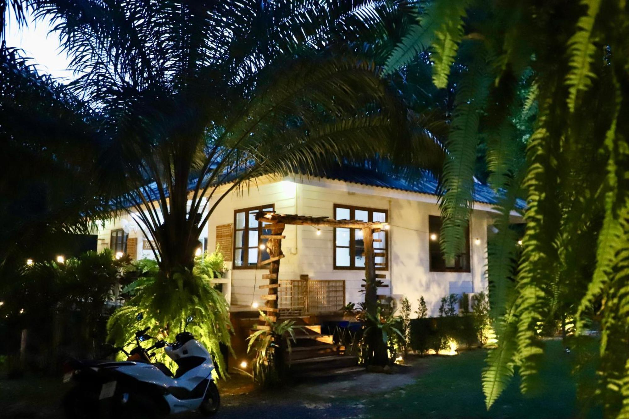 Kood Life Hotel Ko Kut Exterior photo
