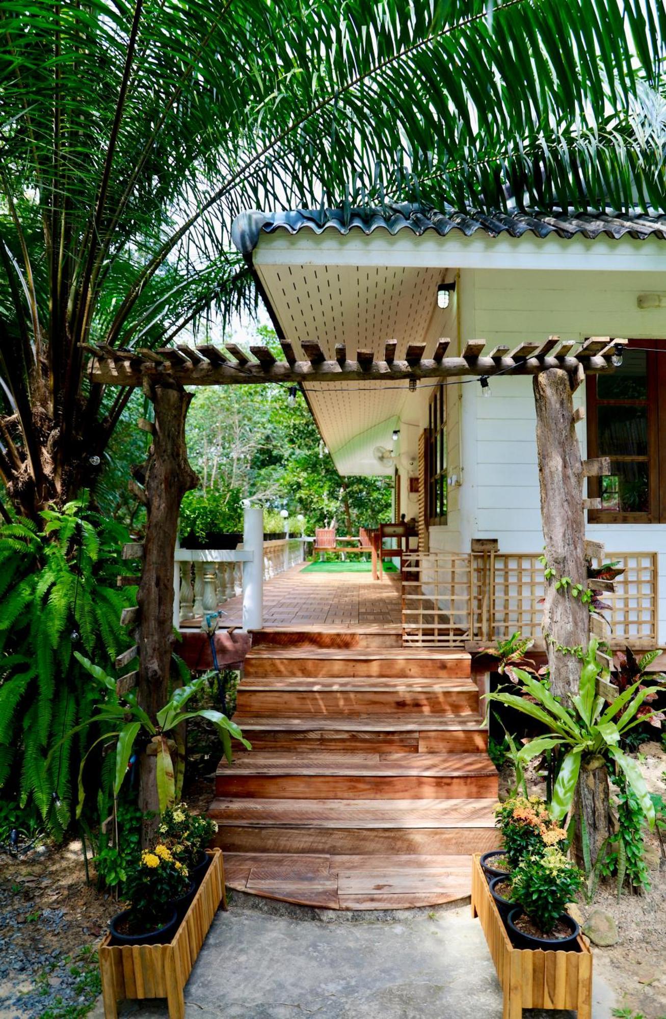Kood Life Hotel Ko Kut Exterior photo