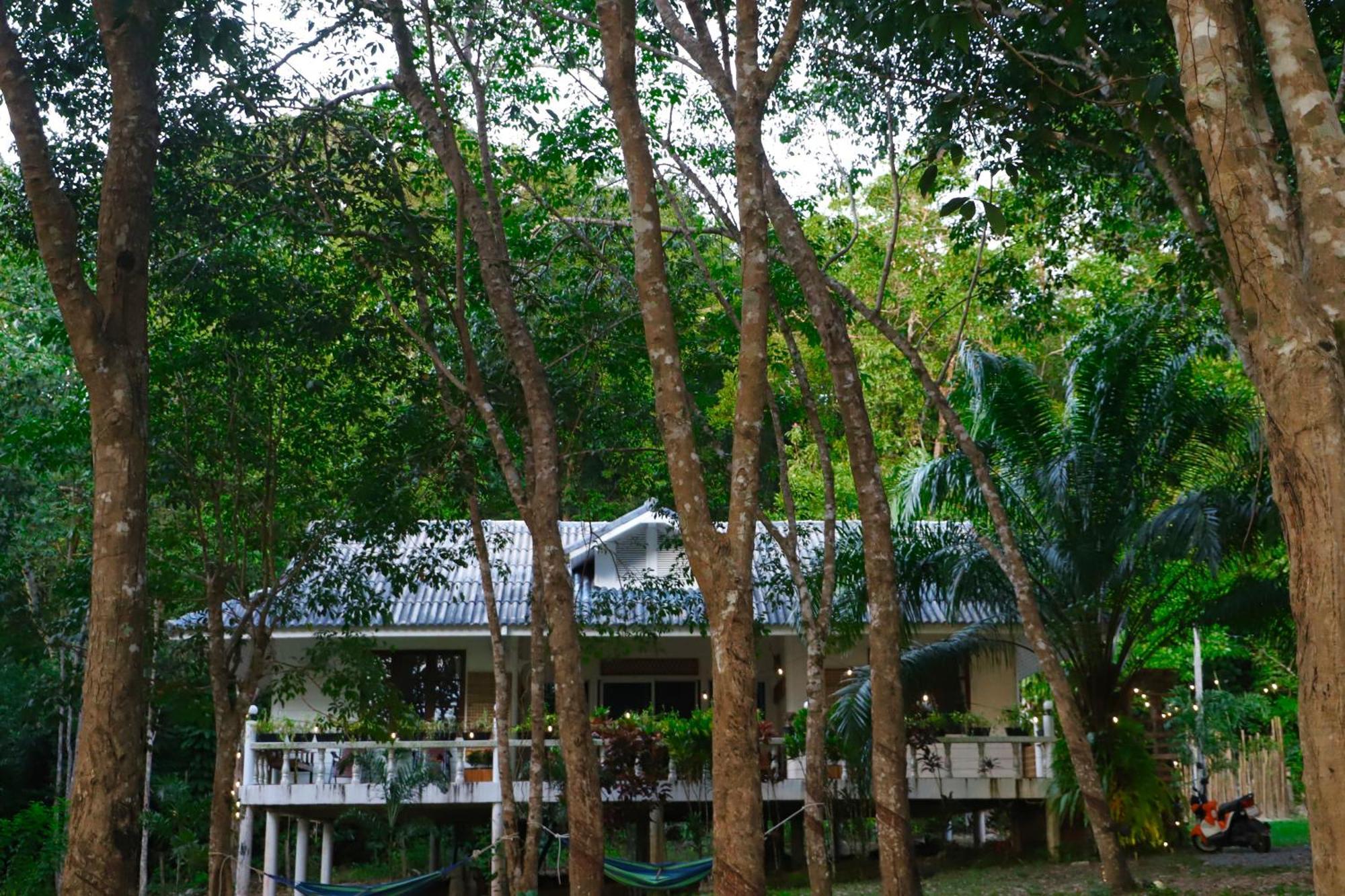 Kood Life Hotel Ko Kut Exterior photo