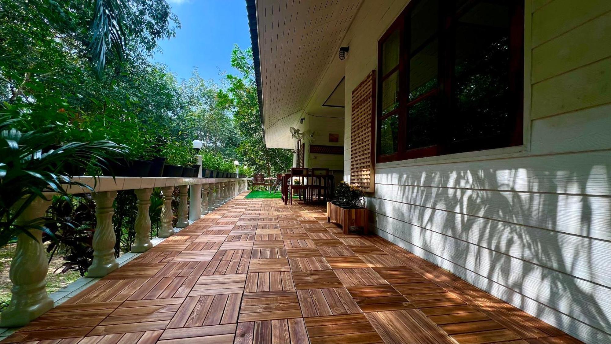 Kood Life Hotel Ko Kut Exterior photo