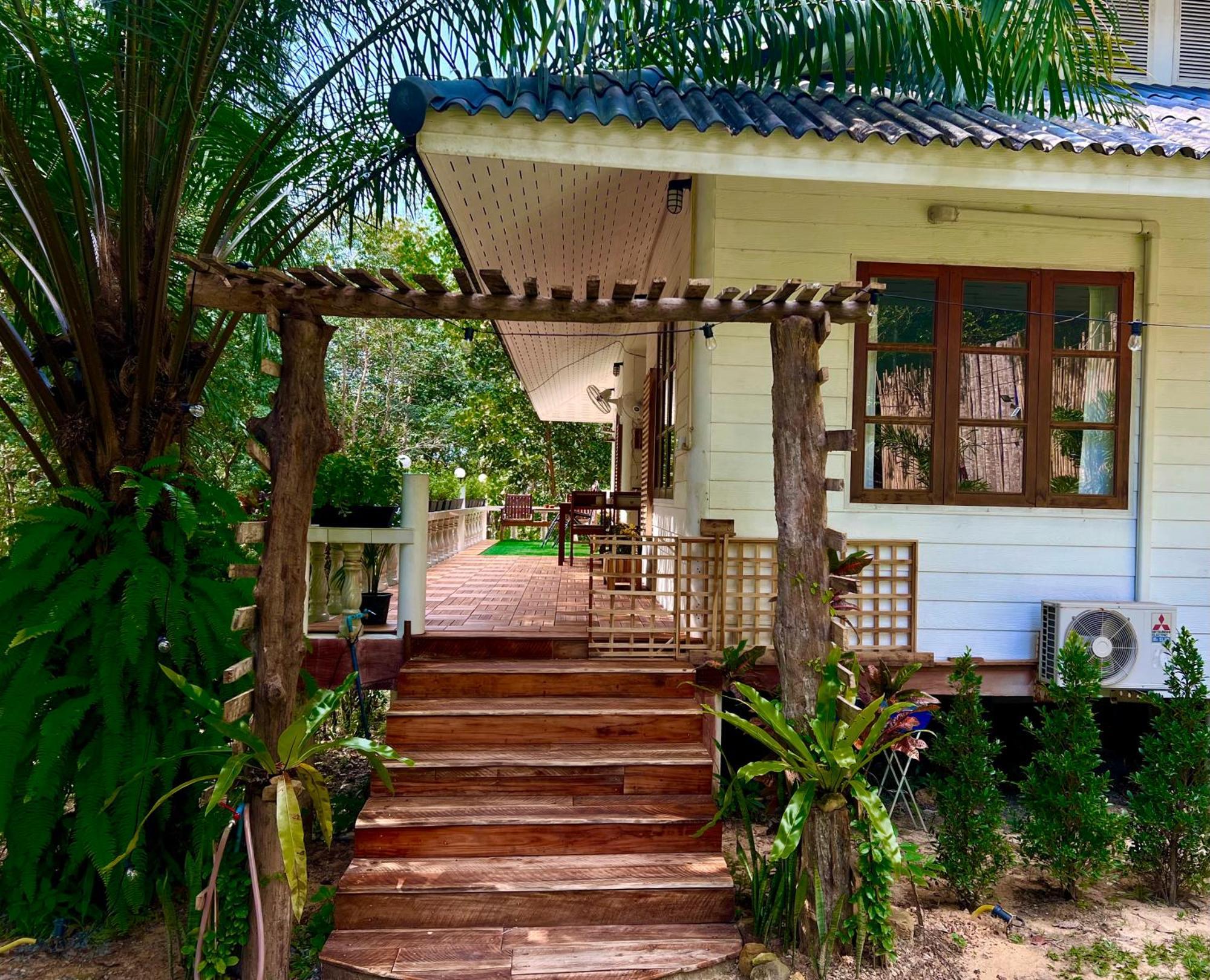 Kood Life Hotel Ko Kut Exterior photo