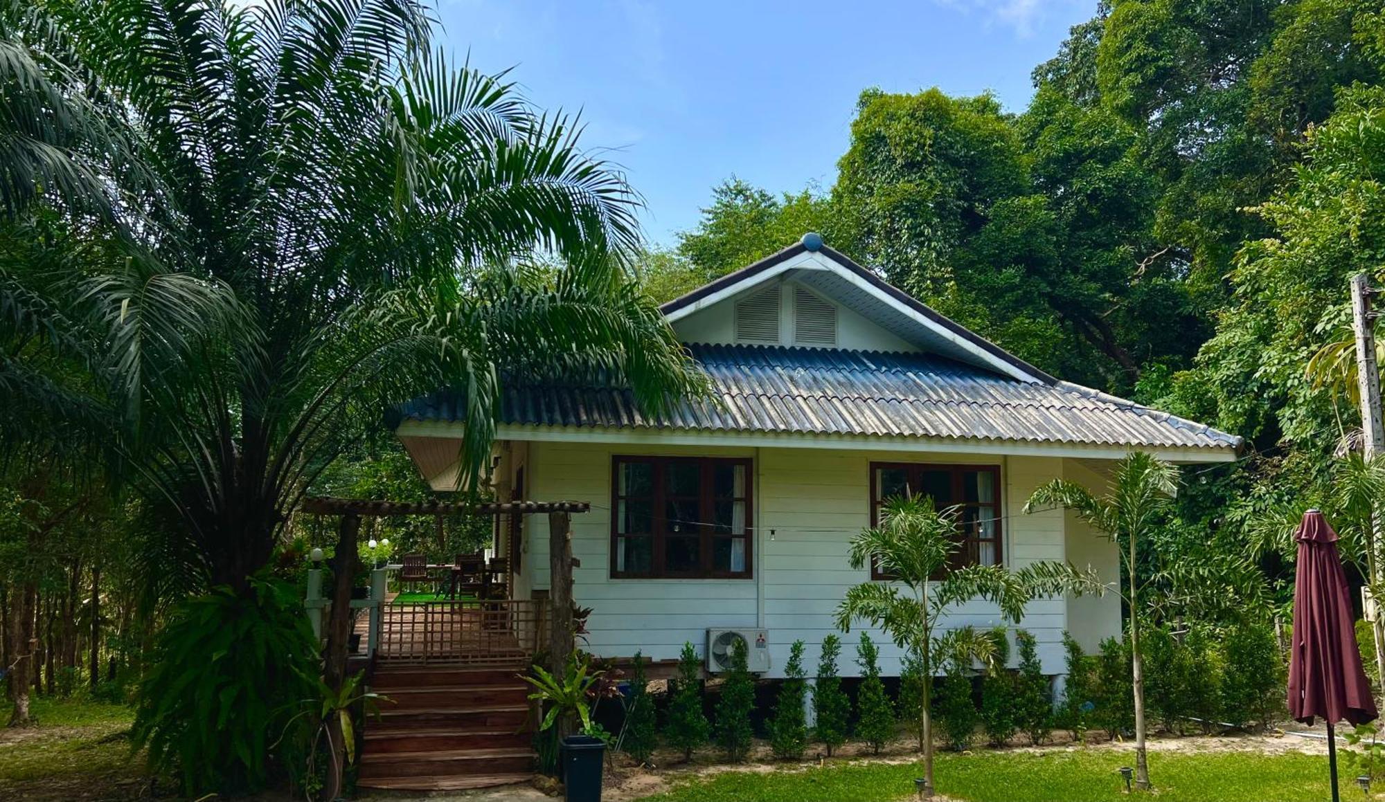 Kood Life Hotel Ko Kut Exterior photo