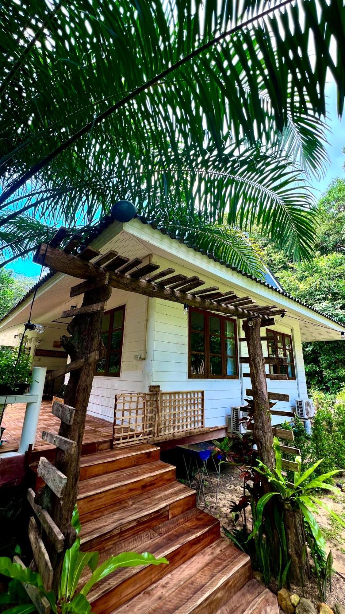 Kood Life Hotel Ko Kut Exterior photo