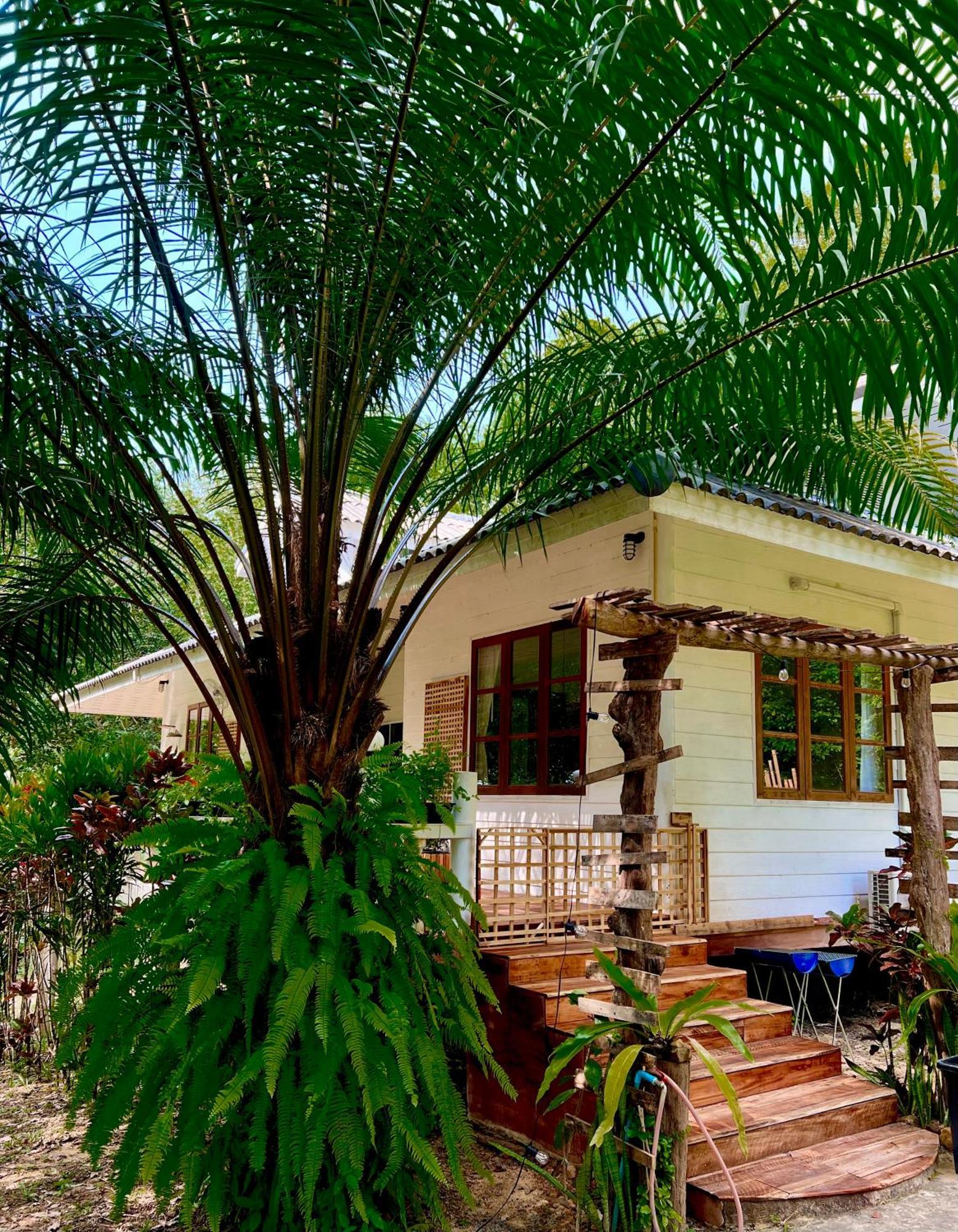 Kood Life Hotel Ko Kut Exterior photo