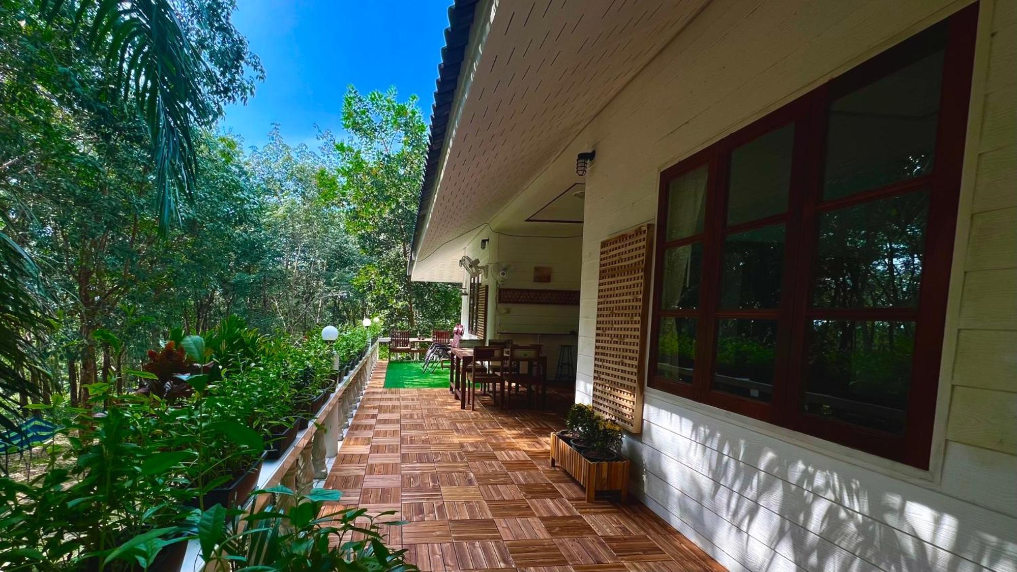 Kood Life Hotel Ko Kut Exterior photo